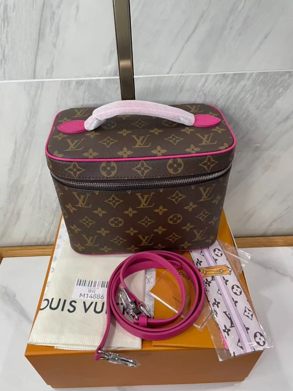 Louie Vuitton nice bag pink